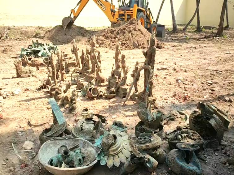 large number of Sami idols were found in Sirkazhi Big Temple. தோண்டத் தோண்ட கிடைத்த ஐம்பொன் சிலைகள் - சீர்காழி பெரிய கோயிலில் பரபரப்பு!