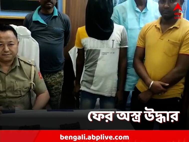 Malda, Firearms and bullets recovered from baishnabnagar Malda: ফের মালদায় উদ্ধার অস্ত্র-গুলি, গ্রেফতার অস্ত্র কারবারী