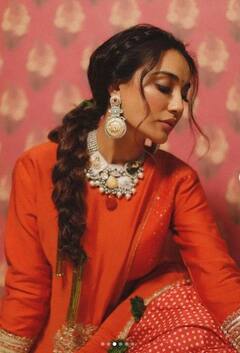 Surbhi Jyoti: ਕੰਨਾਂ 'ਚ ਝੁਮਕੇ, ਸ਼ਾਨਦਾਰ ਅੰਦਾਜ਼... ਸਧਾਰਨ ਸੂਟ ਪਾ ਕੇ ਖੂਬਸੂਰਤ ਲੱਗ ਰਹੀ ਸੀ ਸੁਰਭੀ ਜੋਤੀ, ਫੋਟੋਆਂ ਦੇਖ ਕੇ ਤੁਹਾਨੂ ਵੀ ਹੋ ਜਾਵੇਗਾ ਪਿਆਰ!