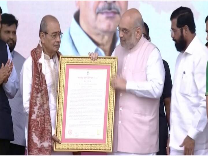 श्रीमत् दासबोधाच्या निरुपणातून समाजात सकारात्मक बदल घडवण्याचं मोलाचं कार्य आप्पासाहेब धर्माधिकारींनी केलं.