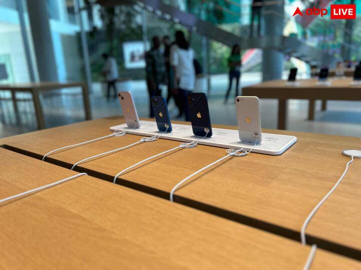 Apple BKC will have more than 100 team members who collectively speak over 20 languages, including local Indian languages. The employees are ready to welcome customers from around the world, Apple said. (Image: Krishna SinhaChaudhury/ABP Live)