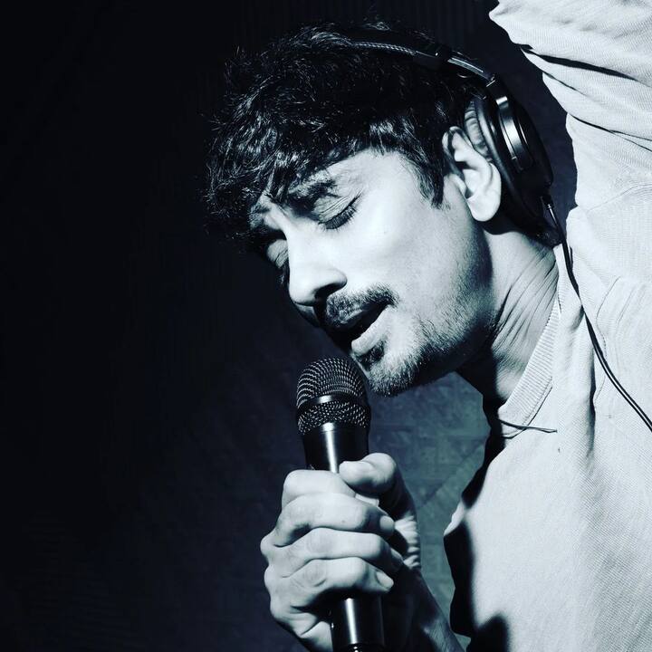 இவர் நடிப்பு மட்டுமல்லாது பின்னணி பாடகர், திரைக்கதை எழுத்தாளர், தயாரிப்பாளர் என பன்முகத்தன்மை கொண்ட கலைஞராக திரையுலகில் வலம் வருகிறார்.