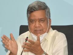 Karnataka Election: காங்கிரஸ் கட்சியில் இணைந்தார் முன்னாள் முதலமைச்சர் ஜெகதீஷ் சட்டர்: கர்நாடக அரசியலில் பெரும் பரபரப்பு..!