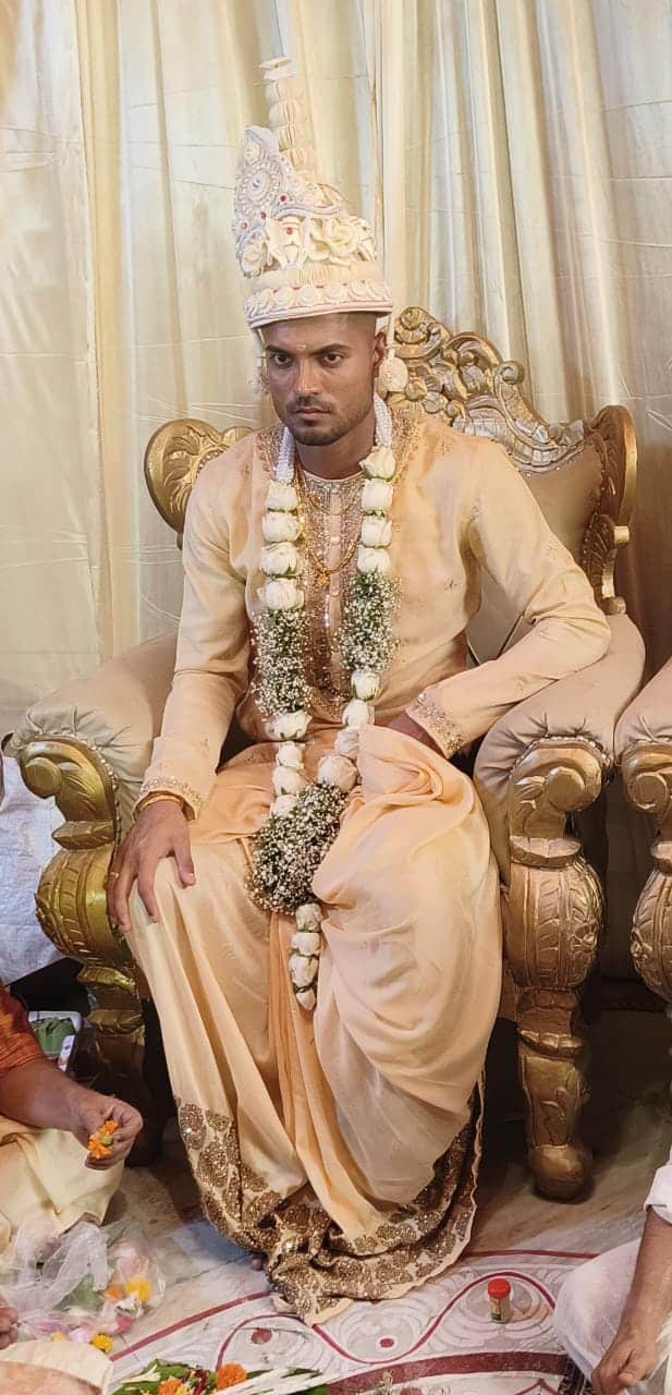 দীর্ঘদিনের বান্ধবী ও প্রেমিকা সোনেলা পালের সঙ্গে সোমবার সন্ধেয় বিবাহবন্ধনে আবদ্ধ হলেন প্রীতম।