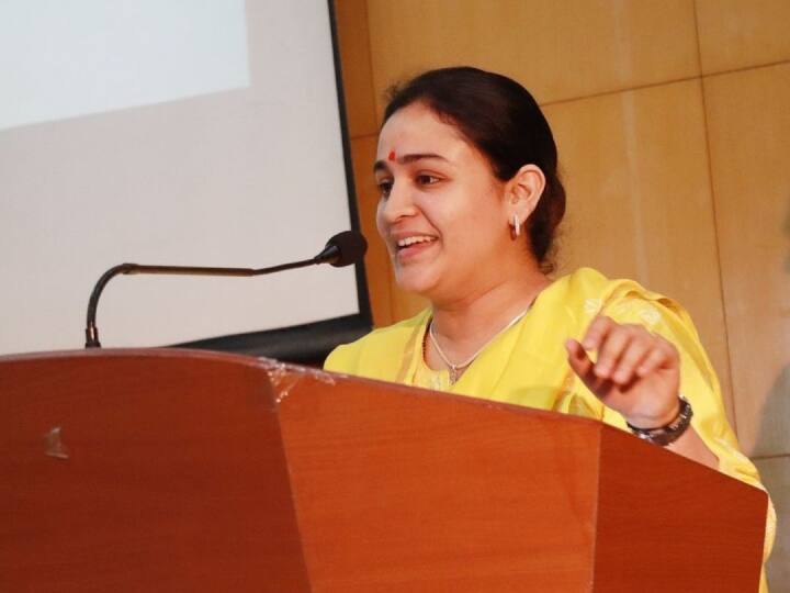 UP Nikay Chunav 2023: यूपी में निकाय चुनाव के बीच अपर्णा यादव की पहली प्रतिक्रिया, जानिए क्या दिए सियासी संकेत? UP Nagar Nikay Chunav 2023 BJP leader Aparna Yadav met Deputy CM Brajesh Pathak congratulated candidates UP Nikay Chunav 2023: यूपी में निकाय चुनाव के बीच अपर्णा यादव की पहली प्रतिक्रिया, जानिए क्या दिए सियासी संकेत?