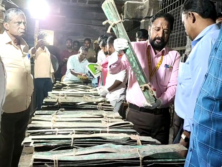 சீர்காழி கோயிலில் கண்டெடுக்கப்பட்ட செப்பேடுகள்- இந்து சமய அறநிலையத் துறையினர் தொடர் ஆய்வு