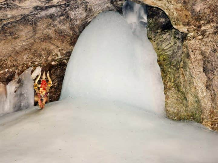 Amarnath Yatra Cost: अमरनाथ यात्रा के लिए ​रजिस्ट्रेशन आज यानी 17 अप्रैल से शुरू हो रहा है. ऐसे में अगर आप अमरनाथ यात्रा पर जाने का प्लान बना रहे हैं तो आइए जानते हैं आप कैसे रजिस्ट्रेशन करा सकते हैं.