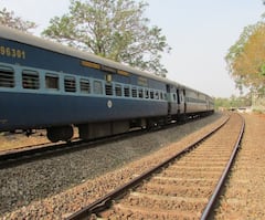Indian Railways: ट्रेन में लोअर बर्थ चाहिए? तो जान लीजिए रेलवे का ये नियम