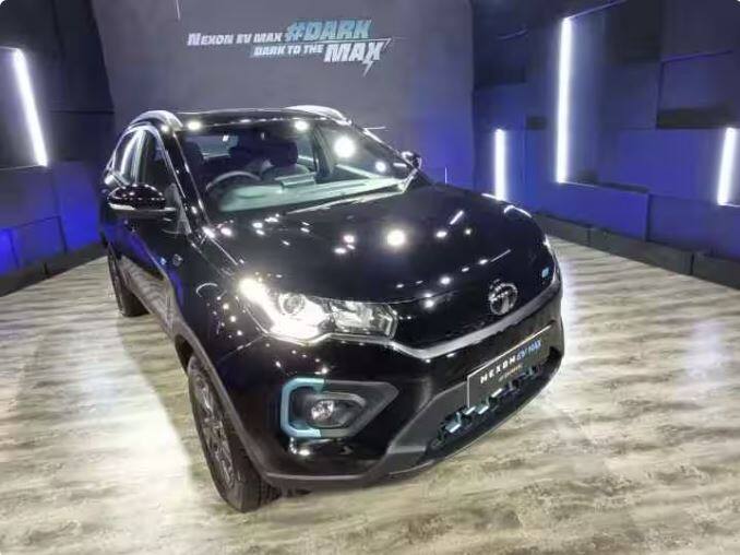 Tata Motors ਨੇ ਭਾਰਤੀ ਬਾਜ਼ਾਰ 'ਚ ਆਪਣਾ Tata Nexon EV ਮੈਕਸ ਡਾਰਕ ਐਡੀਸ਼ਨ ਲਾਂਚ ਕੀਤਾ ਹੈ, ਆਓ ਇਸ ਨਾਲ ਜੁੜੇ ਸਾਰੇ ਵੇਰਵੇ ਦੇਖਦੇ ਹਾਂ ਅਤੇ ਜਾਣਦੇ ਹਾਂ ਕਿ ਕੀ ਹੈ ਖਾਸ।