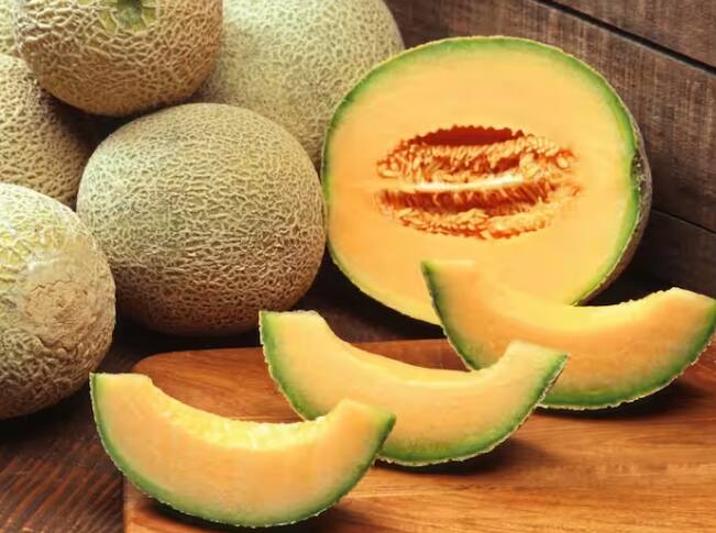 Tips to buy sweet muskmelon: ਖਰਬੂਜਾ ਗਰਮੀਆਂ ਦੇ ਮੌਸਮ 'ਚ ਖਾਧਾ ਜਾਣ ਵਾਲਾ ਫਲ ਹੈ। ਇੱਥੇ ਕੁਝ ਟਿਪਸ ਹਨ, ਜਿਨ੍ਹਾਂ ਦੀ ਮਦਦ ਨਾਲ ਤੁਸੀਂ ਚੰਗੇ ਅਤੇ ਮਿੱਠੇ ਖਰਬੂਜੇ ਦੀ ਪਛਾਣ ਕਰ ਸਕਦੇ ਹੋ।