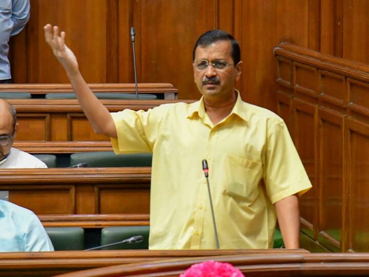 Delhi Assembly Special Session CM Arvind Kejriwal Speech Highlights Delhi Assembly Session: दिल्ली विधानसभा में CM केजरीवाल ने सुनाई चौथी पास राजा की कहानी, कहा- 'वह बहुत अहंकारी...'