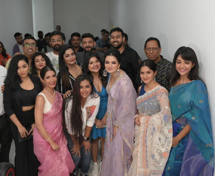 মূল প্লট, সেই সঙ্গে সামঞ্জস্য রেখে একাধিক সাবপ্লট। একাধিক চরিত্রের লোভ, উচ্চাশা, হৃদয়হীনতা ও নিরঙ্কুশ ক্ষমতার অন্বেষণ, দেখা যাবে ছবিতে।