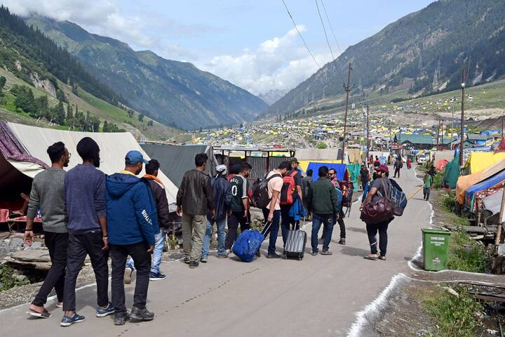 13 ते 75 वर्षे वयोगटातील व्यक्ती अमरनाथ यात्रेला जाऊ शकतात. त्याचप्रमाणे  गर्भवती महिलांना प्रवास करण्याची परवानगी नाही.