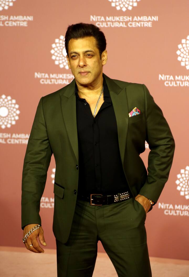 सलमान खान स्टारर 'किसी का भाई किसी की जान’ का फैंस में जबरदस्त क्रेज है. फिल्म की रिलीज का बेसब्री से इंतजार किया जा रहा है.