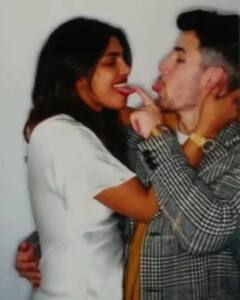 Priyanka Chopra-Nick Jonas की प्राइवेट तस्वीरें वायरल, ऑन कैमरा इस तरह नजर आया कपल