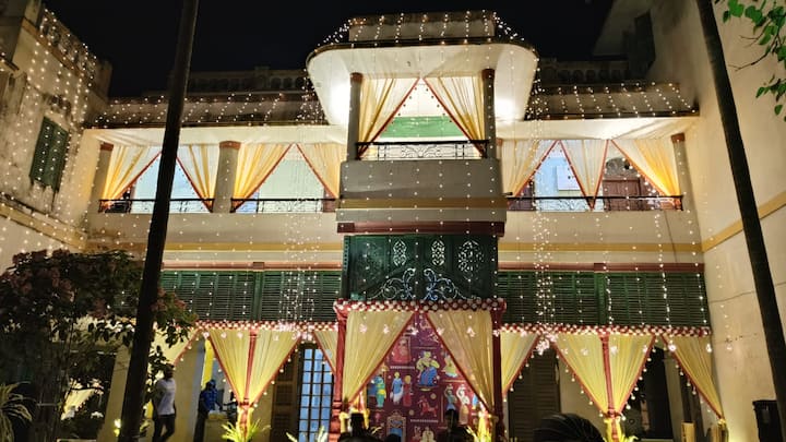 হাওড়ার বালি জেটিয়া বাড়িতে বসেছিল বিয়ের অনুষ্ঠান।