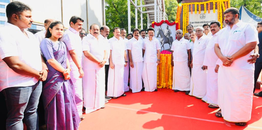 CM Stalin : சுதந்திர போராட்ட வீரர் தீரன் சின்னமலை பிறந்தநாள்... முதலமைச்சர் ஸ்டாலின் உள்ளிட்ட தலைவர்கள் மரியாதை...!