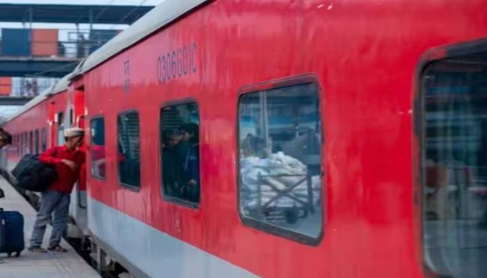 Indian Railways Rule : ਭਾਰਤੀ ਰੇਲਵੇ ਨੇ ਲੋਅਰ ਬਰਥ ਨੂੰ ਲੈ ਕੇ ਕੁਝ ਖਾਸ ਨਿਯਮ ਬਣਾਏ ਹਨ। ਜੇਕਰ ਤੁਸੀਂ ਲੋਅਰ ਬਰਥ ਲੈਣਾ ਚਾਹੁੰਦੇ ਹੋ ਤਾਂ ਜਾਣੋ ਇਹ ਨਿਯਮ।