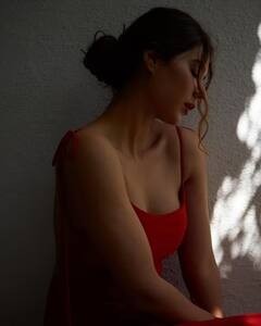 Sonam Bajwa Photos: રેડ કલરની બેકલેસ ડ્રેસમાં સુંદર લાગી સોનમ બાજવા, કેમેરાની સામે ફ્લૉન્ટ કર્યું પોતાનું ટૉન્ડ ફિગર