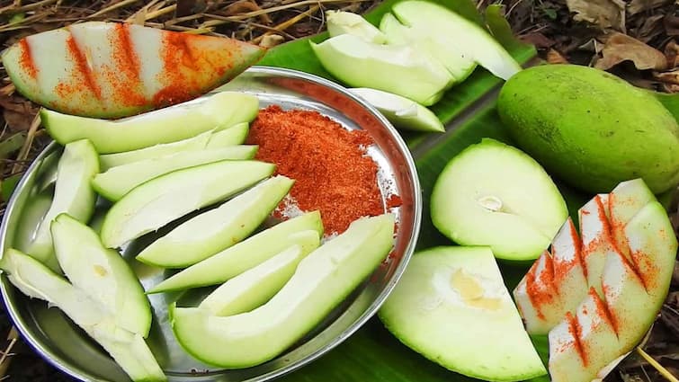 Raw mangoes can protect against cancer! Its special quality gives a lot of benefits to the body Raw Mangoes For Health: કેન્સરથી બચાવી શકે છે કાચી કેરી! તેની વિશેષ ગુણવત્તાથી શરીરને થાય છે ઘણા ફાયદા