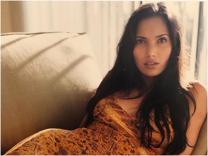 Padma Lakshmi know about american actress model host love story with Salman Rushdie divorce allegations Padma Lakshmi Love Story: 51 साल के सलमान रुश्दी पर कैसे फिदा हो गई थीं 28 बरस की पद्मा लक्ष्मी, सुपर फिल्मी है यह प्रेम कहानी