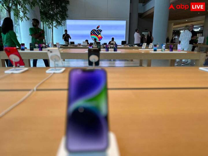 Apple BKC opens Tuesday at 11 am IST. The company has invited customers to download interactive custom wallpapers, listen to a curated Apple Music BKC Playlist and sign up for upcoming Today at Apple sessions. (Image: Krishna SinhaChaudhury/ABP Live)