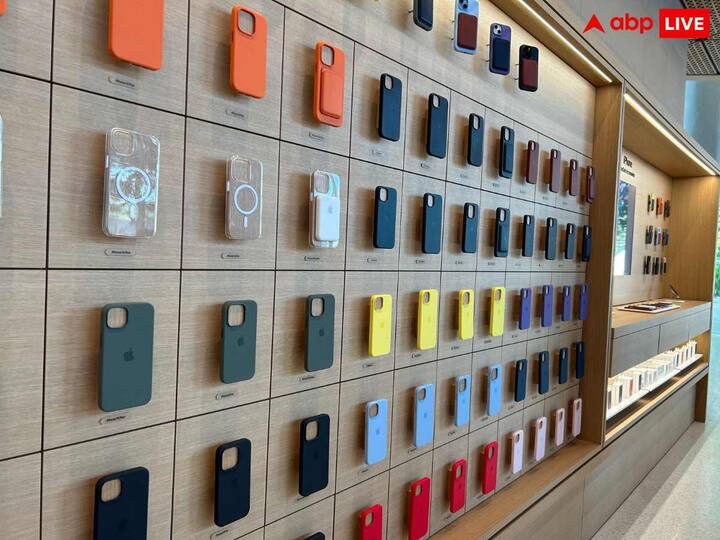 Apple BKC is operationally carbon neutral, running on 100 per cent renewable energy. Visitors can explore the surrounding display tables and avenues featuring the latest iPhone, Mac, iPad, AirPods, Apple Watch, and Apple TV lineups, as well as accessories like AirTag at Apple BKC. (Image: Krishna SinhaChaudhury/ABP Live)