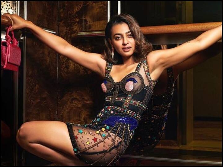 'आजकल सब प्लास्टिक सर्जरी करवा रहे हैं, बड़े होंठ और..' आखिर किस पर निशाना साध रही हैं राधिका आप्टे? Radhika Apte Talks About newer generation Looks Same as After Plastic Surgery Watch Full Report 'आजकल सब प्लास्टिक सर्जरी करवा रहे हैं, बड़े होंठ और..' आखिर किस पर निशाना साध रही हैं राधिका आप्टे?