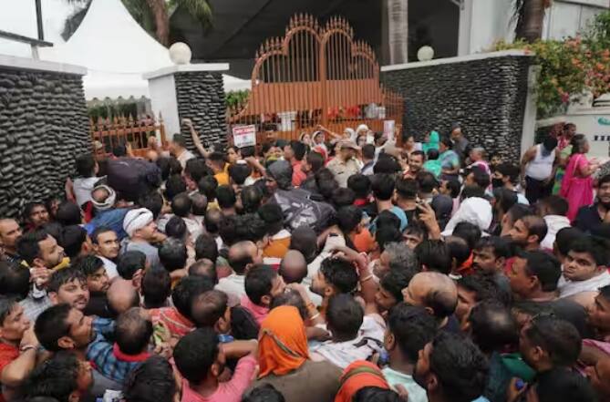 62 ਦਿਨਾਂ ਦੀ ਅਮਰਨਾਥ ਯਾਤਰਾ 1 ਜੁਲਾਈ ਤੋਂ ਸ਼ੁਰੂ ਹੋਵੇਗੀ। ਇਸ ਦੇ ਲਈ ਦੇਸ਼ ਭਰ 'ਚ 17 ਅਪ੍ਰੈਲ ਤੋਂ ਰਜਿਸਟ੍ਰੇਸ਼ਨ ਦੀ ਪ੍ਰਕਿਰਿਆ ਸ਼ੁਰੂ ਕਰ ਦਿੱਤੀ ਗਈ ਹੈ।