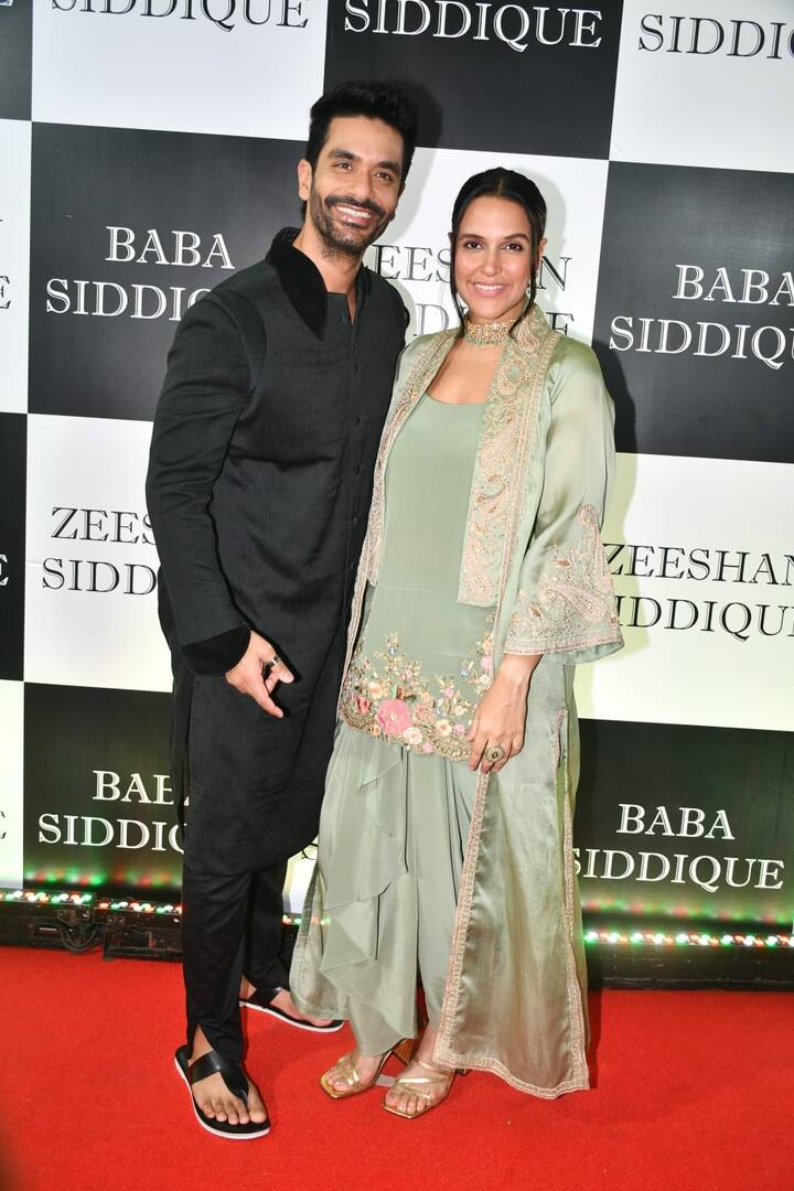 Popular couple Neha Dhupia and Angad Bedi were all smiles as they posed for the paparazzi at Baba Siddique's iftar party.