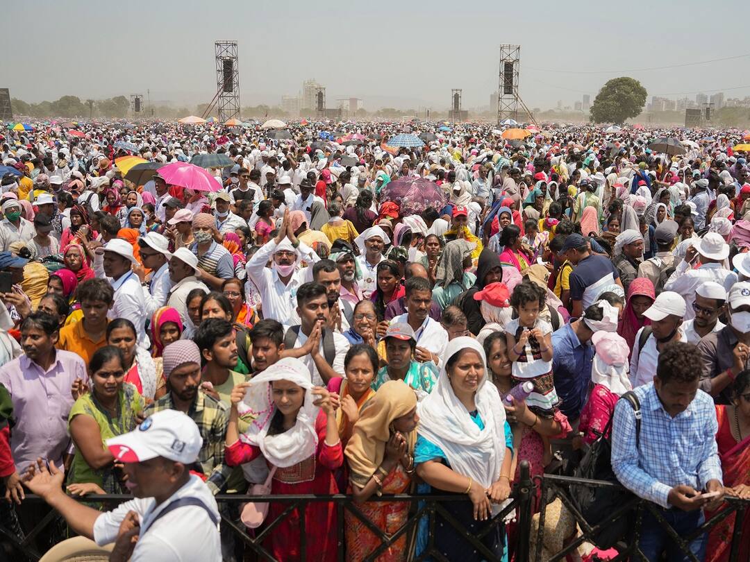 Maharashtra Bhushan Award ceremony turns sad, 11 dead, hundreds hospitalised Maharashtra News: మహారాష్ట్రలో పెను విషాదం! 11 మంది మృతి - 600 మందికి పైగా గుండె సమస్యలు!