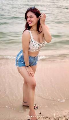 Neha Malik: ਬੀਚ ਕਿਨਾਰੇ ਨੇਹਾ ਮਲਿਕ ਨੇ ਮਚਾਈ ਤਬਾਹੀ, ਤਸਵੀਰਾਂ ਦੇਖ ਕੇ ਉੱਡੇ ਫੈਨਜ਼ ਦੇ ਹੋਸ਼!