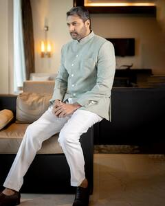 Jayam Ravi: ‘வீரா ராஜ வீர..’சால்ட் அண்ட் பெப்பர் லுக்கில் கலக்கும் பொன்னியின் செல்வன் நாயகன் ஜெயம் ரவி!