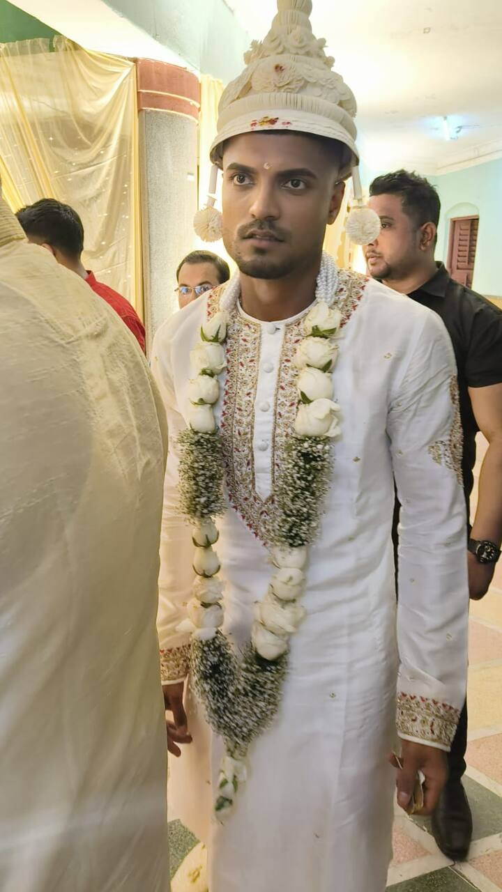ক্লাব পর্যায়ে ফের একবার ভারতসেরা হওয়ার পর এবার ব্যক্তিগত জীবনেও নতুন পথে পা বাড়ালেন প্রীতম কোটাল। (ছবি ও তথ্য- সৌমিত্র কুমার রায়)