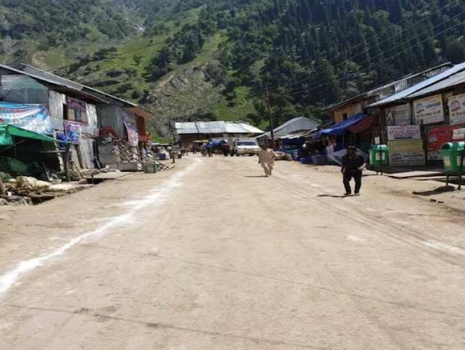 ਦੂਜੇ ਪਾਸੇ ਜੇਕਰ ਤੁਸੀਂ ਆਨਲਾਈਨ ਰਜਿਸਟ੍ਰੇਸ਼ਨ ਕਰਦੇ ਹੋ ਤਾਂ ਤੁਹਾਨੂੰ 100 ਤੋਂ 220 ਰੁਪਏ ਖਰਚ ਕਰਨੇ ਪੈਣਗੇ। ਹੈਲੀਕਾਪਟਰ ਦੀ ਬੁਕਿੰਗ ਲਈ ਤੁਹਾਨੂੰ 13,000 ਰੁਪਏ ਦੇਣੇ ਹੋਣਗੇ।