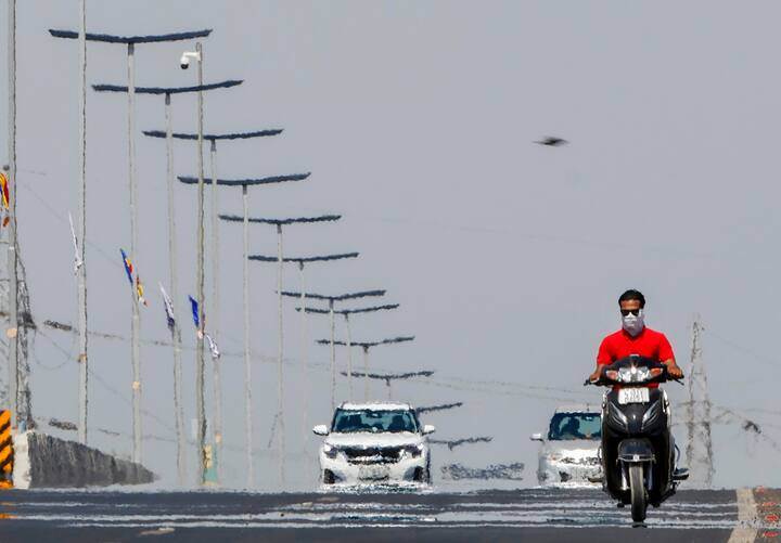 Heatwave conditions prevailed in the nation's capital for the second day in a row, with several meteorological stations registering maximum temperatures at least five degrees Celsius above average. (Source: PTI)