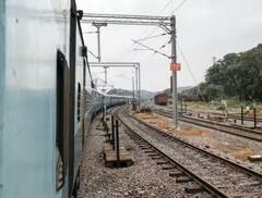 Indian Railways: ਟ੍ਰੇਨ ‘ਚ ਲੋਅਰ ਬਰਥ ਚਾਹੀਦੀ? ਤਾਂ ਜਾਣ ਲਓ ਰੇਲਵੇ ਦਾ ਇਹ ਨਿਯਮ