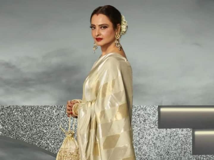 Rekha Net Worth: बॉलीवुड की एवरग्रीन एक्ट्रेस रेखा आज भले ही फिल्मों से दूर हो लेकिन एक्ट्रेस किसी ना किसी वजह से लाइमलाइट में बनी रहती हैं. आज हम आपको एक्ट्रेस की लग्जरी लाइफ से रूबरू करवा रहे हैं.