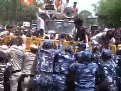 दिल्ली विधानसभा में घुसने की कोशिश, प्रदेश BJP अध्यक्ष वीरेंद्र सचदेवा को पुलिस ने किया डिटेन