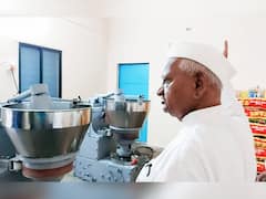 Anna Hazare : अण्णा हजारेंकडून राळेगणसिद्धीत लाकडी घाण्यातून तेल निर्मितीचा प्रकल्प सुरु