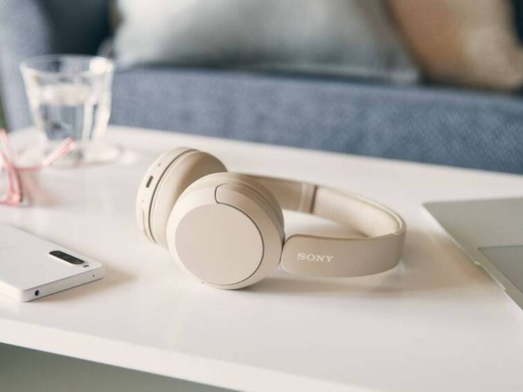 Sony WH-CH520 Headphones With Up to 50 Hours Battery Life Launched in India Know the Price and Other specifications Headphone: একবার চার্জ দিলে চলবে প্রায় ৫০ ঘণ্টা, ভারতে লঞ্চ হয়েছে সোনির নতুন হেডফোন, দাম কত?