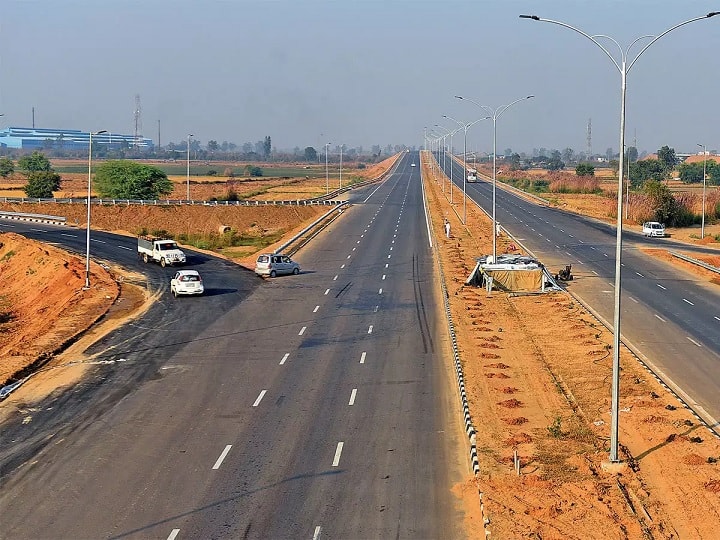 Road Construction Record: लगातार दो वित्त वर्ष से सड़क बनाने का लक्ष्य हासिल नहीं हो पा रहा है. इससे पहले वित्त वर्ष 2020-21 के दौरान सबसे तेज गति से सड़कें बनाने का रिकॉर्ड कायम हुआ था...