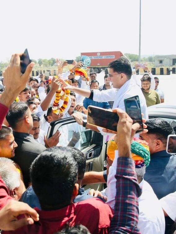 पायलट पर सबकी नजर, पायलट की नजर किधर?