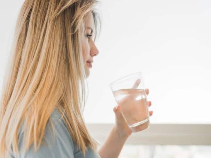 Health tips side effect of drinking less water अगर आप भी पानी पीने में करते हैं आलस, तो जान लें इससे होने वाले ये पांच गंभीर नुकसान