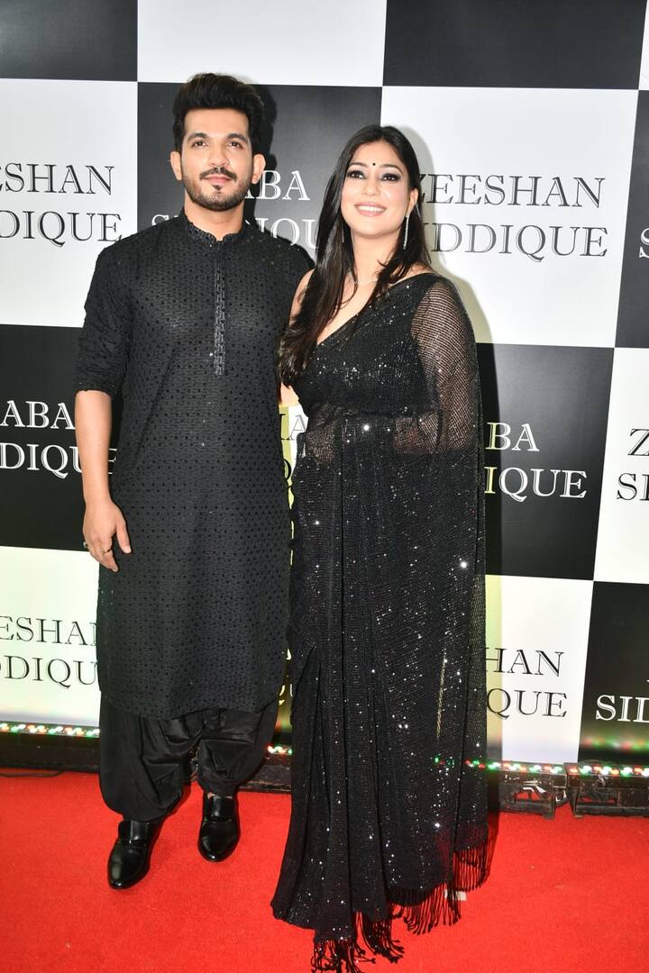 Television couple Arjun Bijlani and wife Neha twinned in black outfits and looked adorable together.