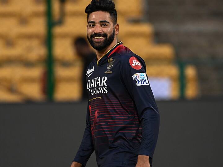 ఈ సీజన్లో అద్భుతంగా బౌలింగ్‌ చేస్తున్న సిరాజ్‌కు ధోనీ భయం పట్టుకుంది. ఐపీఎల్‌లో అతడి బౌలింగ్‌లో 28 బంతుల్లోనే 51 రన్స్‌ చేసి అస్సలు ఔటవ్వలేదు ధోనీ.