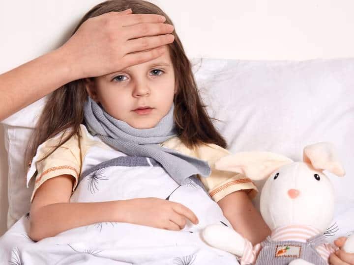 diarrhea and viral fever in children in summer season child care tips at home बच्‍चों में तेजी से फैल रही ये बीमारी, कोरोना से भी ज्‍यादा खतरनाक...दिखें ये लक्षण तो तुरंत जाएं हॉस्पिटल
