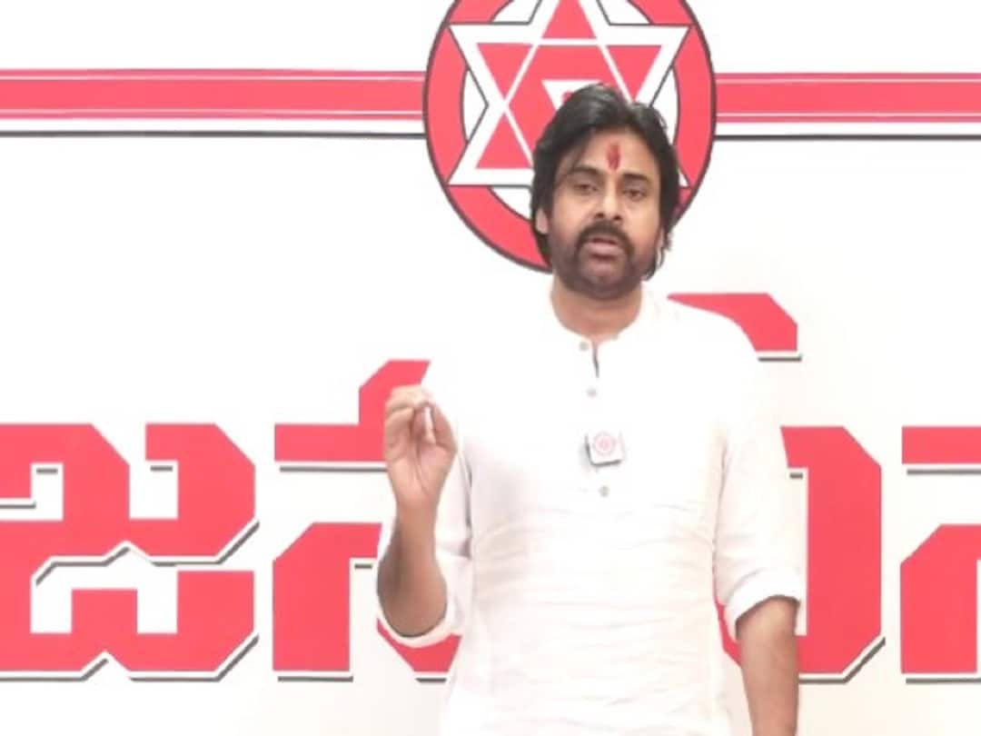 Pawan Kalyan: వైఎస్ఆర్ సీపీ నేతలు తెలంగాణ ప్రజలకు క్షమాపణ చెప్పాల్సిందే: పవన్ కల్యాణ్ Pawan Kalyan Demands YRSCP Leaders Say Sorry to Telangana People Pawan Kalyan: వైఎస్ఆర్ సీపీ నేతలు తెలంగాణ ప్రజలకు క్షమాపణ చెప్పాల్సిందే: పవన్ కల్యాణ్