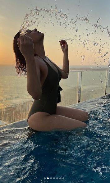 ਤੁਹਾਨੂੰ ਦੱਸ ਦੇਈਏ ਕਿ ਜਦੋਂ ਵੀ ਅਭਿਨੇਤਰੀ ਆਪਣੀਆਂ ਤਸਵੀਰਾਂ ਇੰਸਟਾਗ੍ਰਾਮ 'ਤੇ ਸ਼ੇਅਰ ਕਰਦੀ ਹੈ ਤਾਂ ਪ੍ਰਸ਼ੰਸਕ ਉਨ੍ਹਾਂ ਦੀਆਂ ਤਸਵੀਰਾਂ 'ਤੇ ਕਾਫੀ ਪਿਆਰ ਦੀ ਵਰਖਾ ਕਰਦੇ ਹਨ।