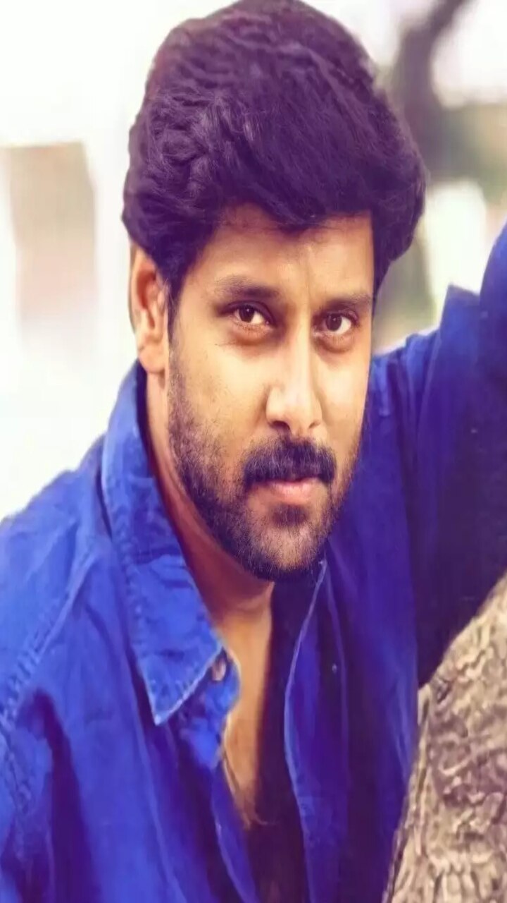 1990ம் ஆண்டு 'என் காதல் கண்மணி' படம் மூலம் அறிமுகம்